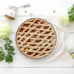 Crostata con composta di pesche e nocciole